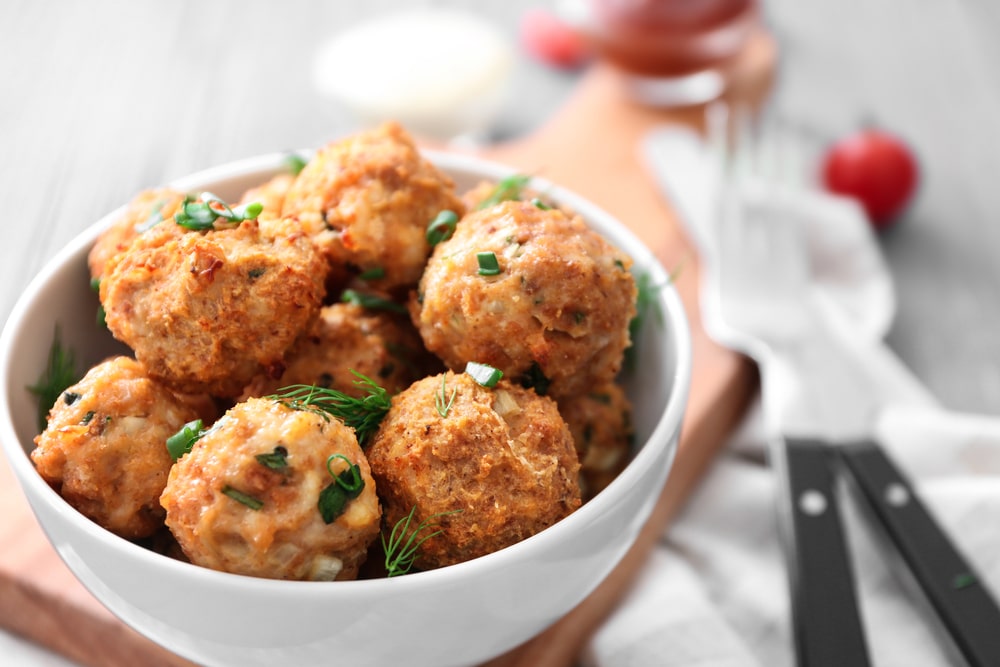Bowl,With,Delicious,Turkey,Meatballs,On,Table