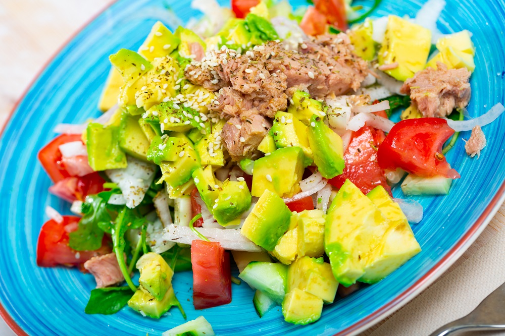 Healthy,Salad,With,Canned,Tuna,,Vegetables,And,Greens